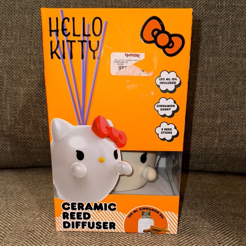 NWT Hello Kitty Ceramic Reed Diffuser, Diffuser Sticks & Oil (Halloween)
